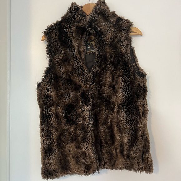 Cozy, furry vest! - Picture 1 of 4